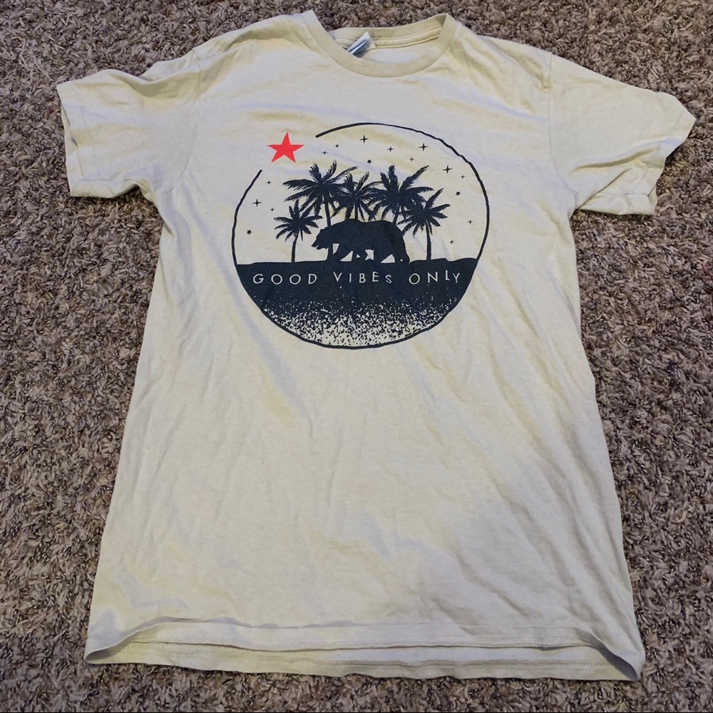 “good vibes only” beige t-shirt